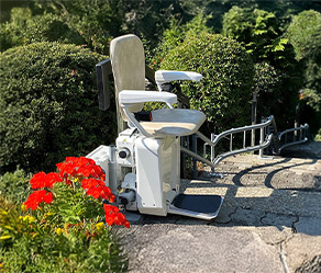 Curved stairlift for outdoor use